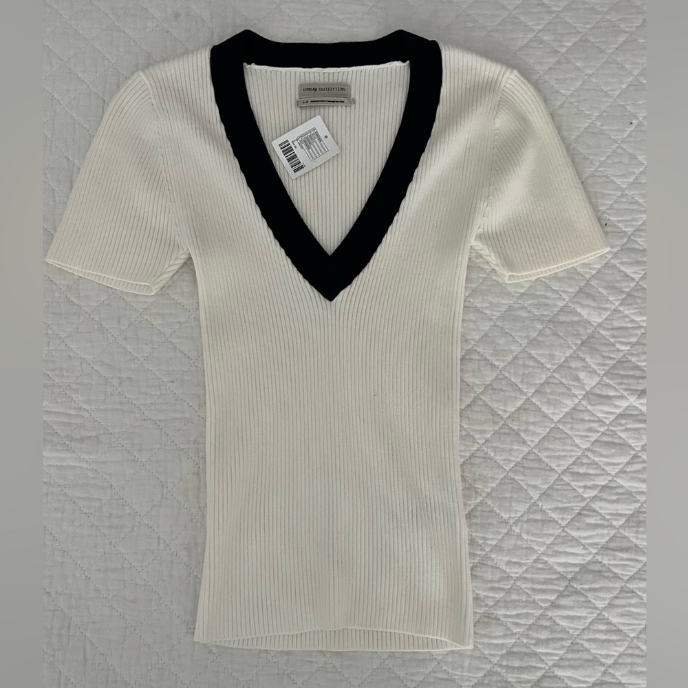 Urban outfitters off-white/navy top